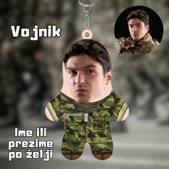 Vojnik Mini Me Drveni Privezak sa tvojim likom i prezimenom