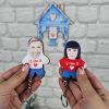 Personalizovani privesci sa likom i kucicom za zid
