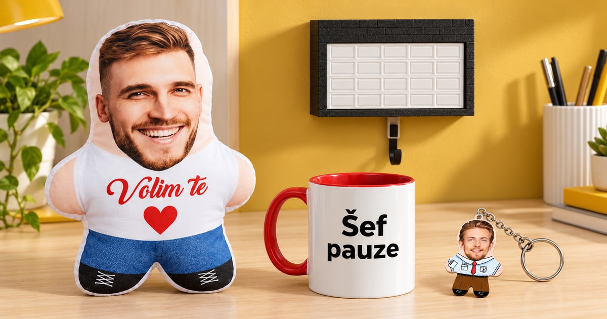 Mini Me jastuk, šolja sa natpisom Šef pauze, zatvorena garaža za ključeve i mali privezak kancelarijskog radnika